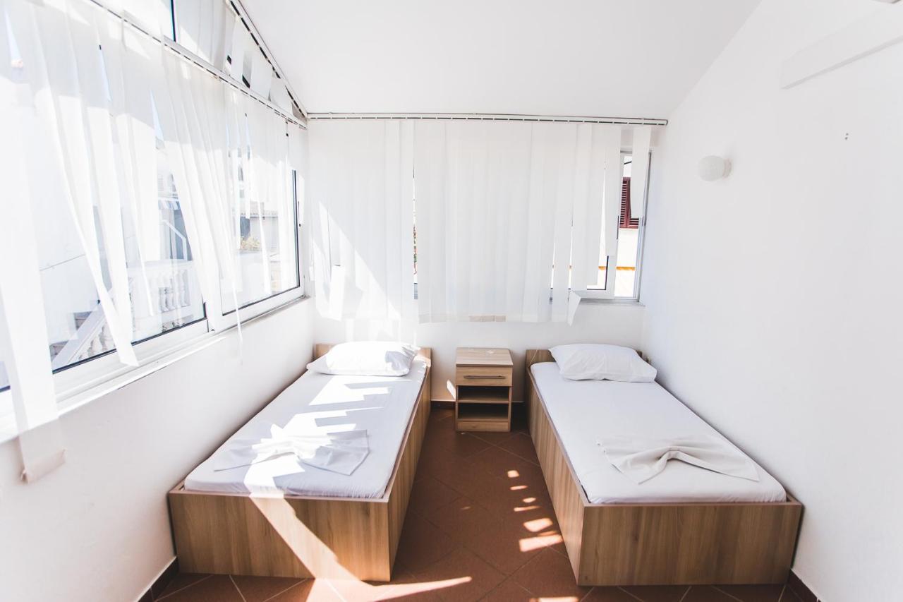 Apartmani Males Rogoznica  Eksteriør bilde