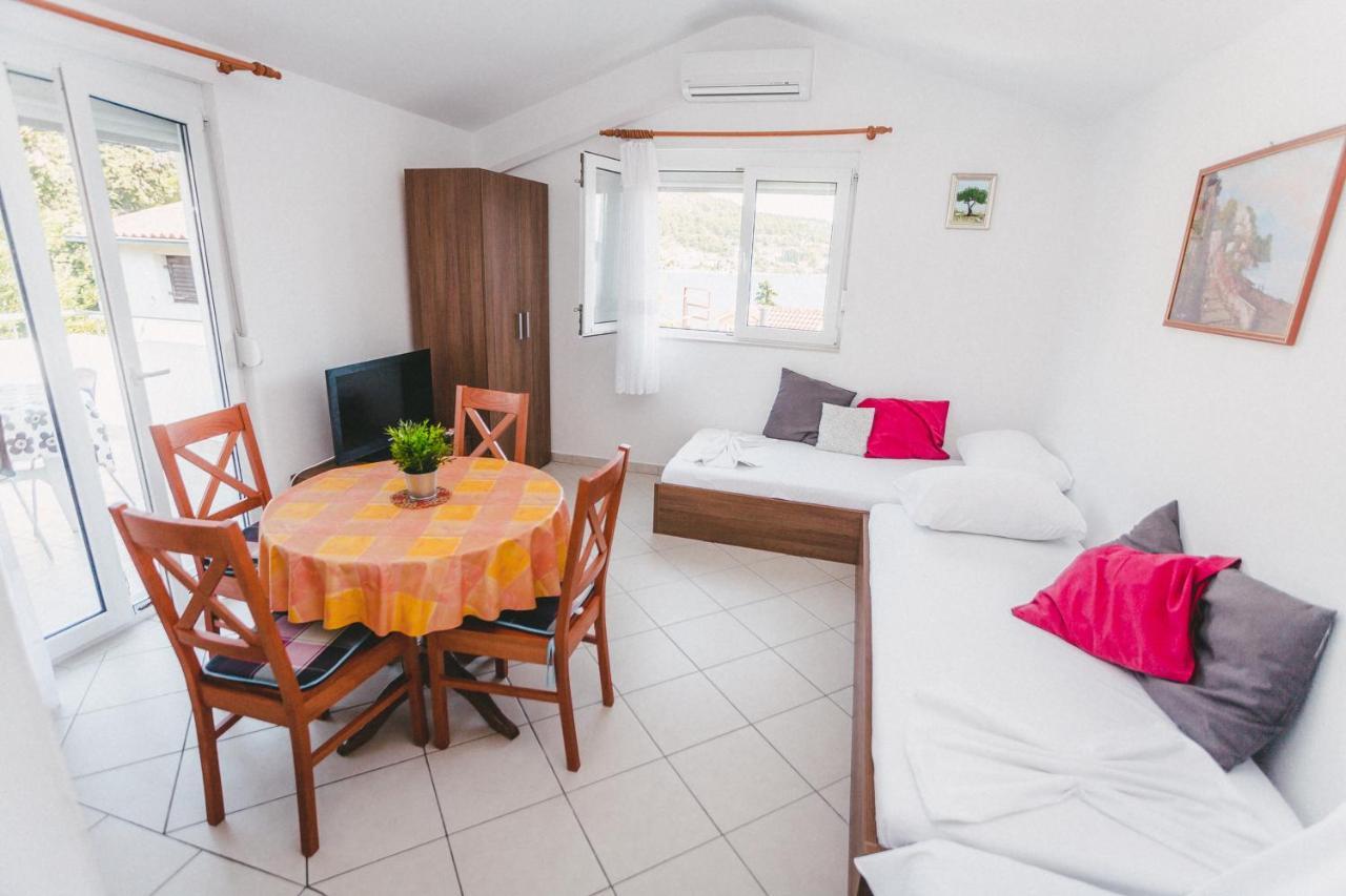 Apartmani Males Rogoznica  Eksteriør bilde