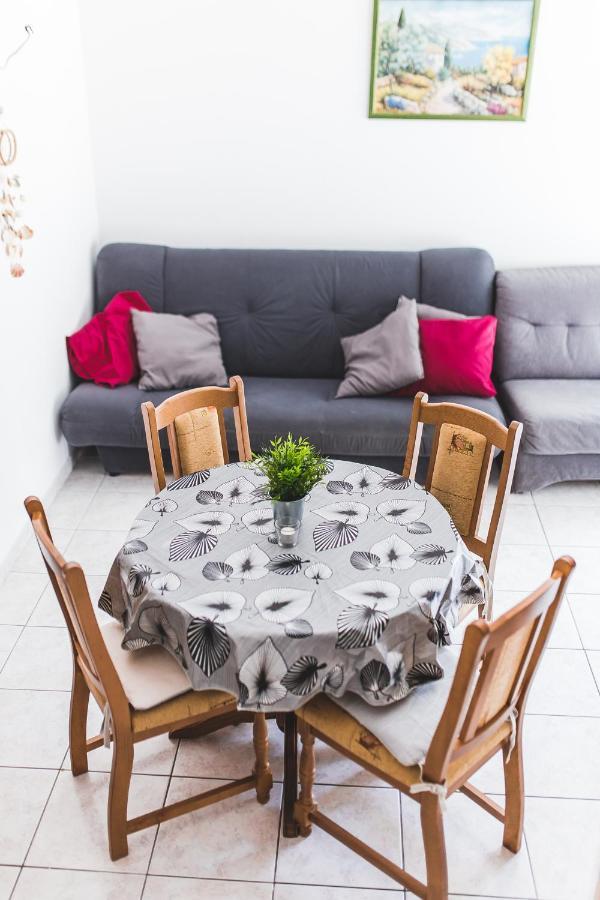 Apartmani Males Rogoznica  Eksteriør bilde