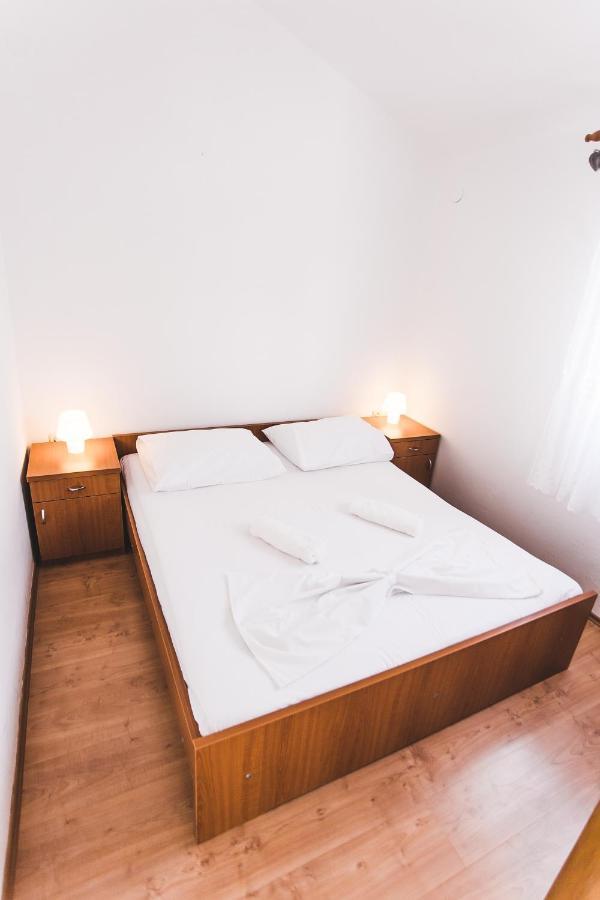 Apartmani Males Rogoznica  Eksteriør bilde